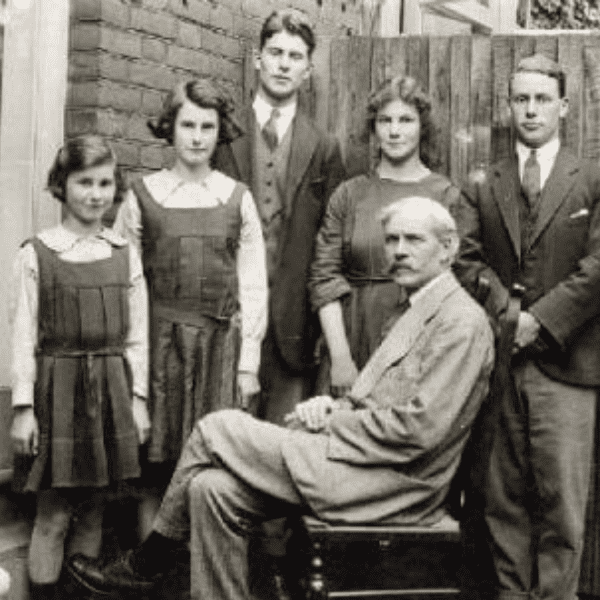 Ramsay MacDonald-From the Darkness into the Light banner image