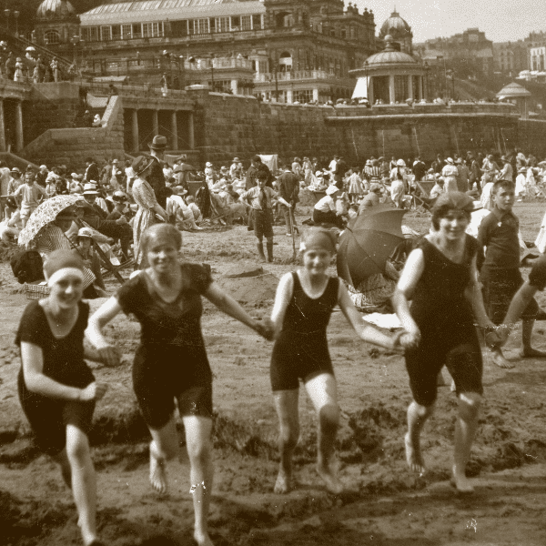 Lunchtime Talk: Holidays - The Rise of the Seaside Break banner image